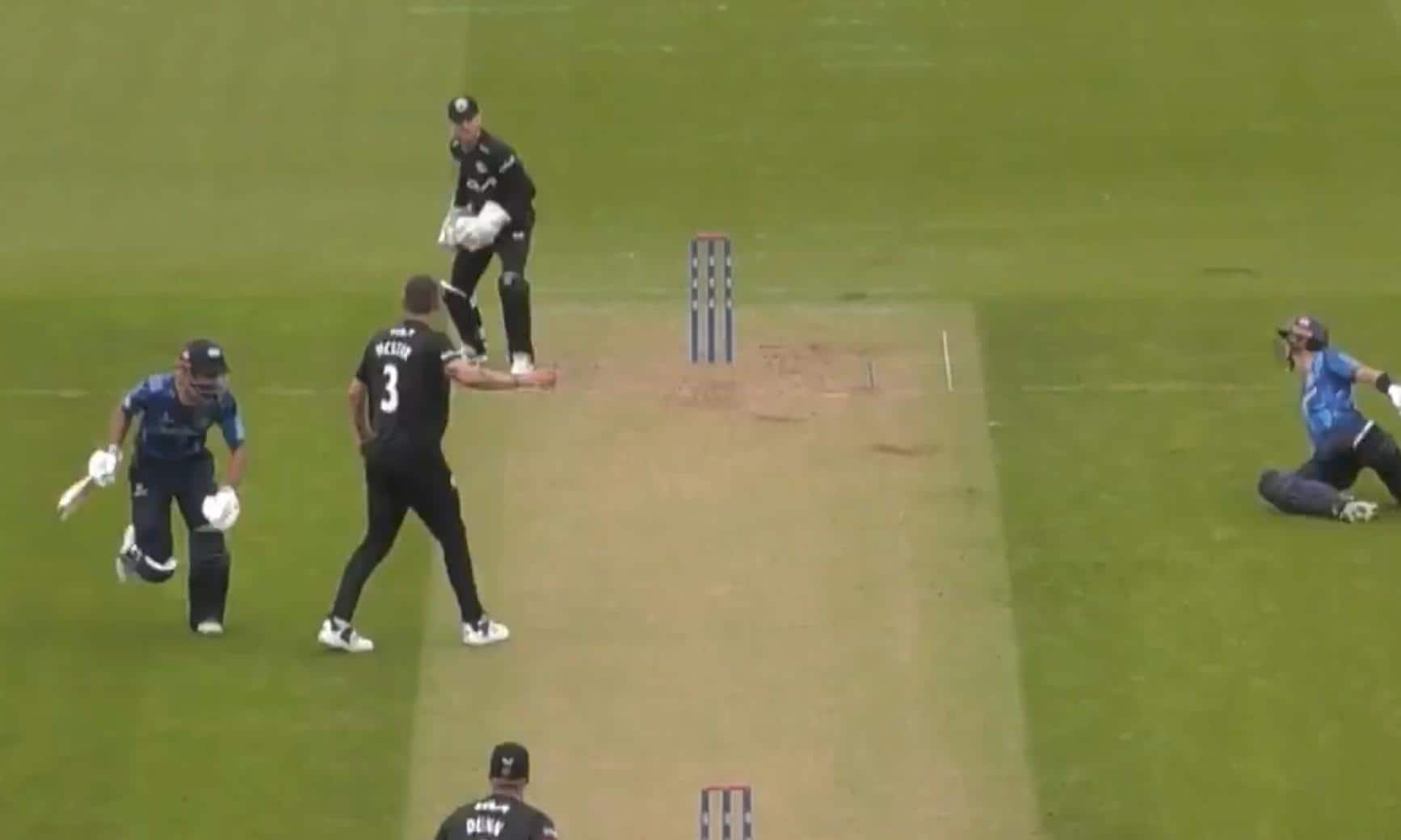 Surrey missed simple run-out chance [X]
